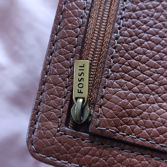 FOSSIL BROWN LEATHER WALLET. - Picture 6 of 6